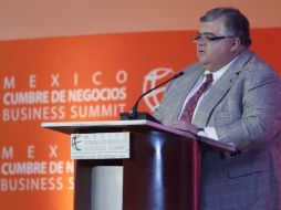 Agustin Carstens dijo que los países emergentes demandan respuestas claras por parte de EU y Europa. REUTERS  /