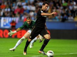 El delantero argentino Gonzalo Higuaín abrió el camino de la goleada del Real Madrid en Málaga (0-4). AFP  /