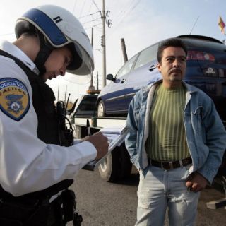 Aplican 'Operativo Grúa' afuera del Estadio de Atletismo