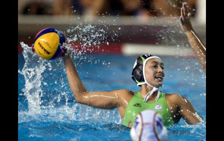 Guadalupe Pérez, con el equipo tricolor, durante su enfrentamiento a las venezolanas. MEXSPORT  /
