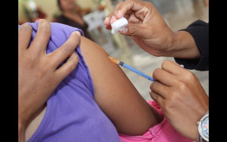 Además de la influenza, la secretaría cuenta con 75 mil 900 vacunas contra neumococo. ARCHIVO.  /