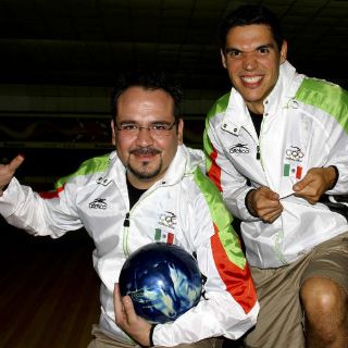 EU domina primera ronda de boliche