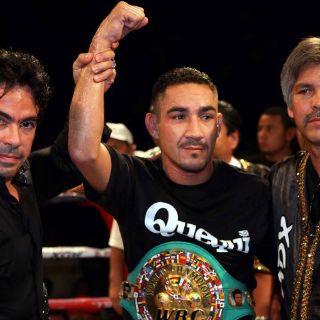 Humberto Soto prepara los guantes, sin conocer aún a su rival