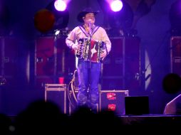 La banda encabezada por Ricky Muñoz hace bailar a más de 25 mil espectadores en el Auditorio Benito Juárez.  /