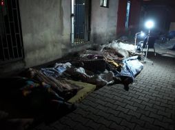 Vista de los cuerpos de personas fallecidas yacen en un hospital después del terremoto. EFE  /