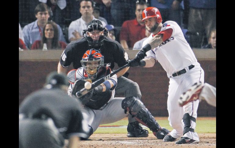 Napoli conectó un doble productor de dos carreras en la octava entrada que marcó la diferencia en el marcador. REUTERS  /