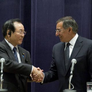 Concretarán Japón y EU acuerdo de traslado a tropas de base de Futenma