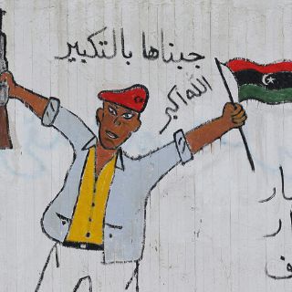 Muamar Gadhafi fue sepultado de noche en un lugar secreto de Libia