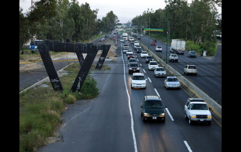 Imagen de las obras del Nodo Tutelar, ubicado en Periférico y Volcán Quinceo, que a la fecha no se han concluido.  /