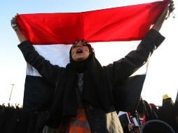 Una mujer yemaní protesta en las calles contra el presidente Ali Abdalá Saleh, quien lleva tres décadas en el poder. AFP  /