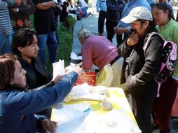 Aspecto de una de las mesas de votación en Puebla, para la selección de 125 consejeros estatales. NTX  /