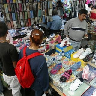 Retirarán 100 comerciantes irregulares de ''El Baratillo''