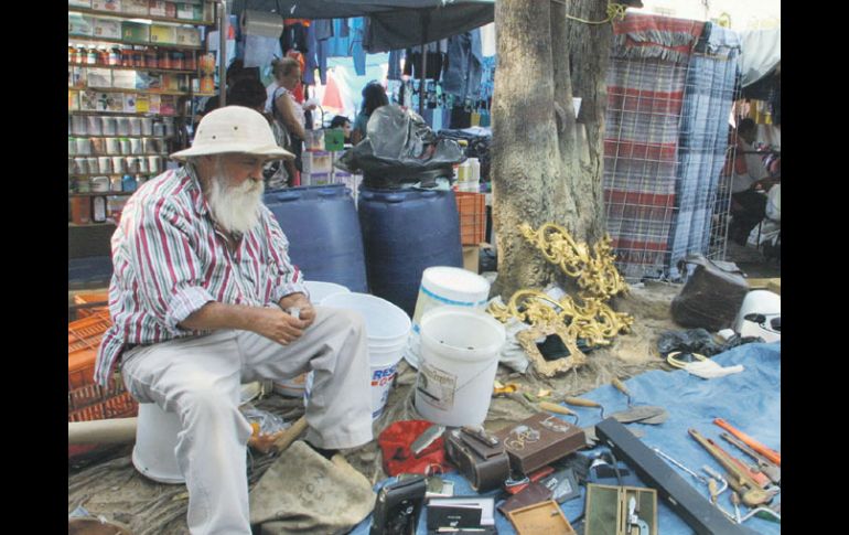 Una vez aprobado el dictamen de la Comisión de Mercado y Central de Abasto, comerciantes instalados sin autorización serán retirados.  /