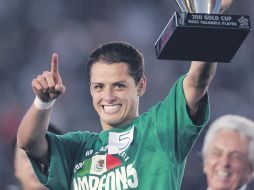 ''Chicharito'' ganó la Liga Premier con el Manchester United, donde anotó 20 goles en su primera temporada. EFE  /
