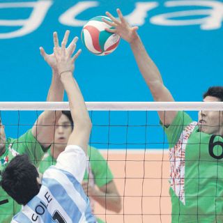 México tropieza ante Argentina en voleibol de sala