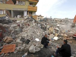 Labores de auxilio se mantienen en las zona afectadas, algunas quedaron destruidas. EFE  /