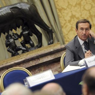 Atacan diputados de la Liga del Norte italiana a Fini