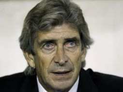 El entrenador chileno, Manuel Pellegrini, espera luchar por una plaza en Europa la próxima temporada. EFE  /