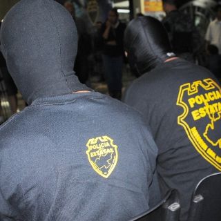 Policías estatales rescatan a dos jóvenes privados de la libertad
