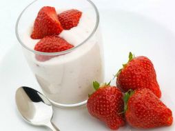 Se cree que la bacteria que contienen los yogures posee efectos digestivos beneficos. ESPECIAL  /