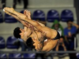 Yahel Castillo y Julián Sánchez consiguieron el primer oro del día en los clavados, en la prueba de sincronizados tres metros. EFE  /