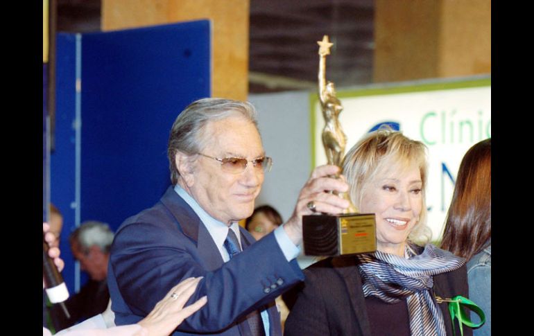 Joaquín Cordero fue uno de los galardonados en la noche de Las lunas del Auditorio. ARCHIVO  /