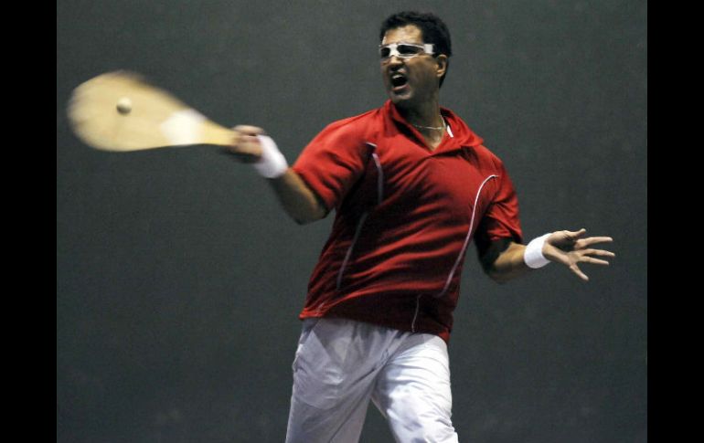 Fernando Ergueta durante su duro encuentro contra México en racquetbol panamericano. MEXSPORT  /
