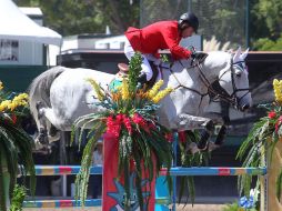 González y Criptonite en competencia ecuestre de saltos individual.  /
