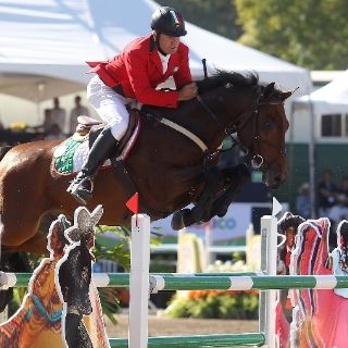 Antonio Maurer mantiene en competencia a México