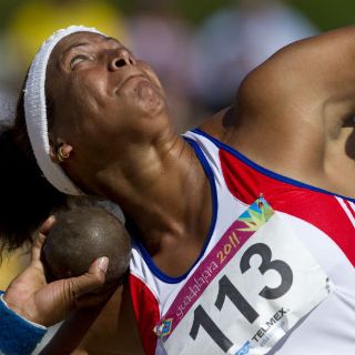 Oro cubano en lanzamiento de bala femenil