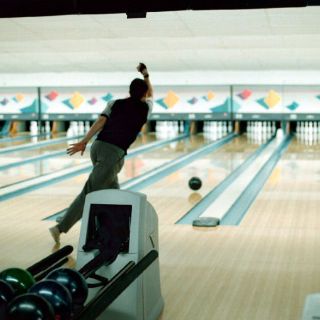 Oro para Elizabeth Johnson en Boliche