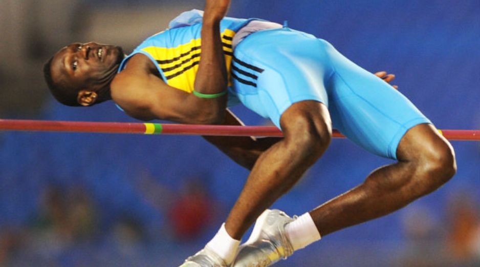 Thomas, durante la realización de su espectacular salto. AFP  /