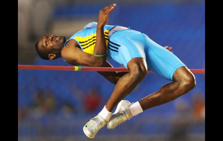 Thomas, durante la realización de su espectacular salto. AFP  /