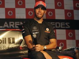 El británico fue castigado con tres posiciones en la parrilla por ignorar bandera amarilla. AP  /