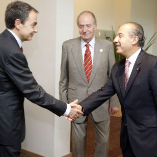 Calderón se congratula por deposición de armas de ETA