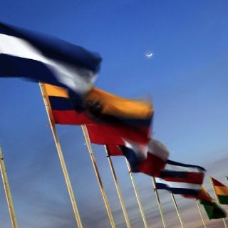 Inicia en Asunción Cumbre Iberoamericana con crisis económica de fondo