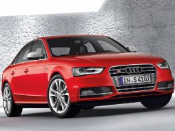 Un frente muy A5, es lo que Audi nos presentó esta semana con el A4.  /