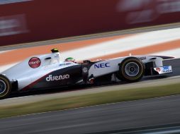 Sergio Pérez en la segunda sesión de entrenamientos libres para el Gran Premio de India en el circuito internacional de Buddh. EFE  /