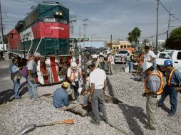 El alcalde tapatío gestiona recursos para brindar seguridad vial en los tramos ferroviarios.  /