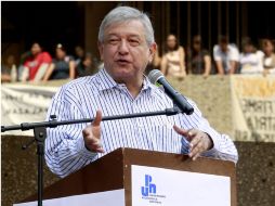 AMLO consideró un acto merecido la entrega de la medalla “Belisario Domínguez” a Cuauhtémoc Cárdenas.  /