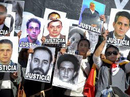 Españoles se manifiestan en el monumento a las víctimas de ETA. AFP  /