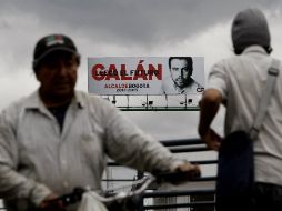 Publicidad política del candidato a la alcaldía de Bogotá Carlos Galán. EFE  /