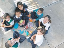 Mientras el sistema de educación básica registra un millón 740 mil 366 estudiantes, sólo 48 mil 228 tienen seguro escolar.  /