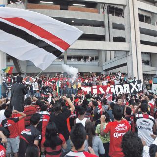 El Jalisco vuelve a vivir el color de un Clásico