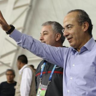 Calderón felicita a Emilio por éxito en Juegos