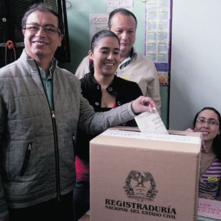 Ex guerrillero Gustavo Petro gana la alcaldía de Bogotá