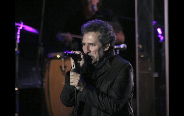 El cantautor español dio cierre a la celebración con éxitoso concierto. EFE  /