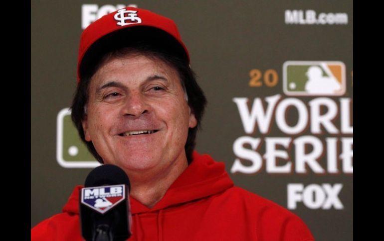 Tony La Russa anunció su retiro en conferencia de prensa, luego del juego seis de la Serie Mundial de 2011. REUTERS  /
