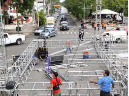 Los escenarios y carpas que se montaron en Chapultepec comienzan a ser retirados de la avenida.  /