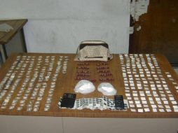 La cocaína estaba repartida en varios paquetes y dentro de cápsulas que contenían la sustancia en pieda base.  /